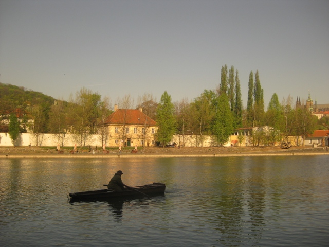 Vltava 5 - pohled na Kampu ze Střeleckého ostrova, Autor fota: ČRS